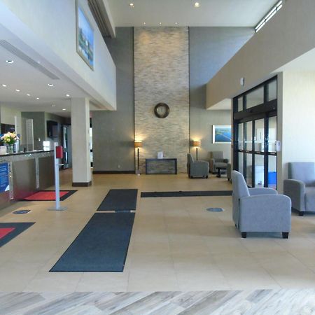 Ramada By Wyndham Belleville Harbourview Conference Center Экстерьер фото